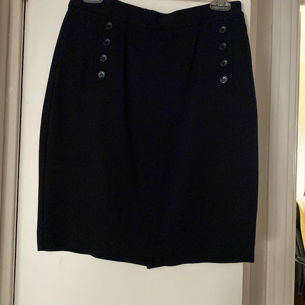 Ladies black knit above the knee skirt
